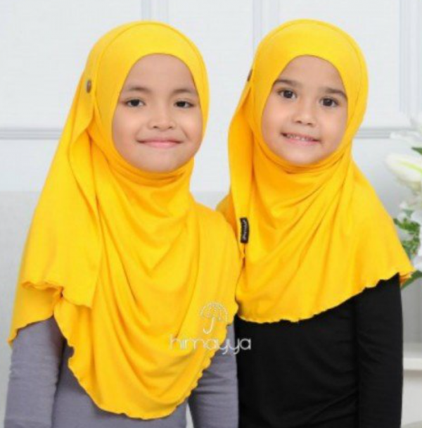 Hijab anak dengan warna-warna neon yang ceria